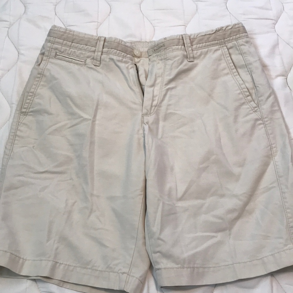 Gap Size 30 Cream Color Cargo Shorts